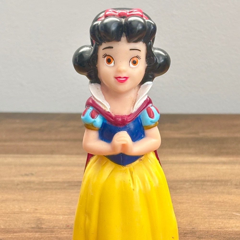 Vintage DISNEY Princess SNOW WHITE Vinyl Bath Pool Toy Figure Cake Topper
